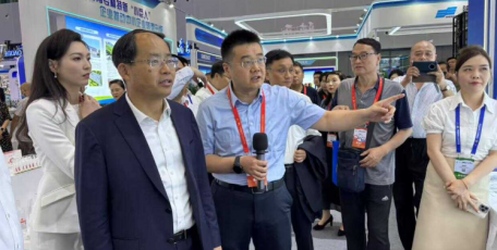 省工信廳黨組成員、副廳長劉波參加第二十屆中國國際中小企業(yè)博覽會